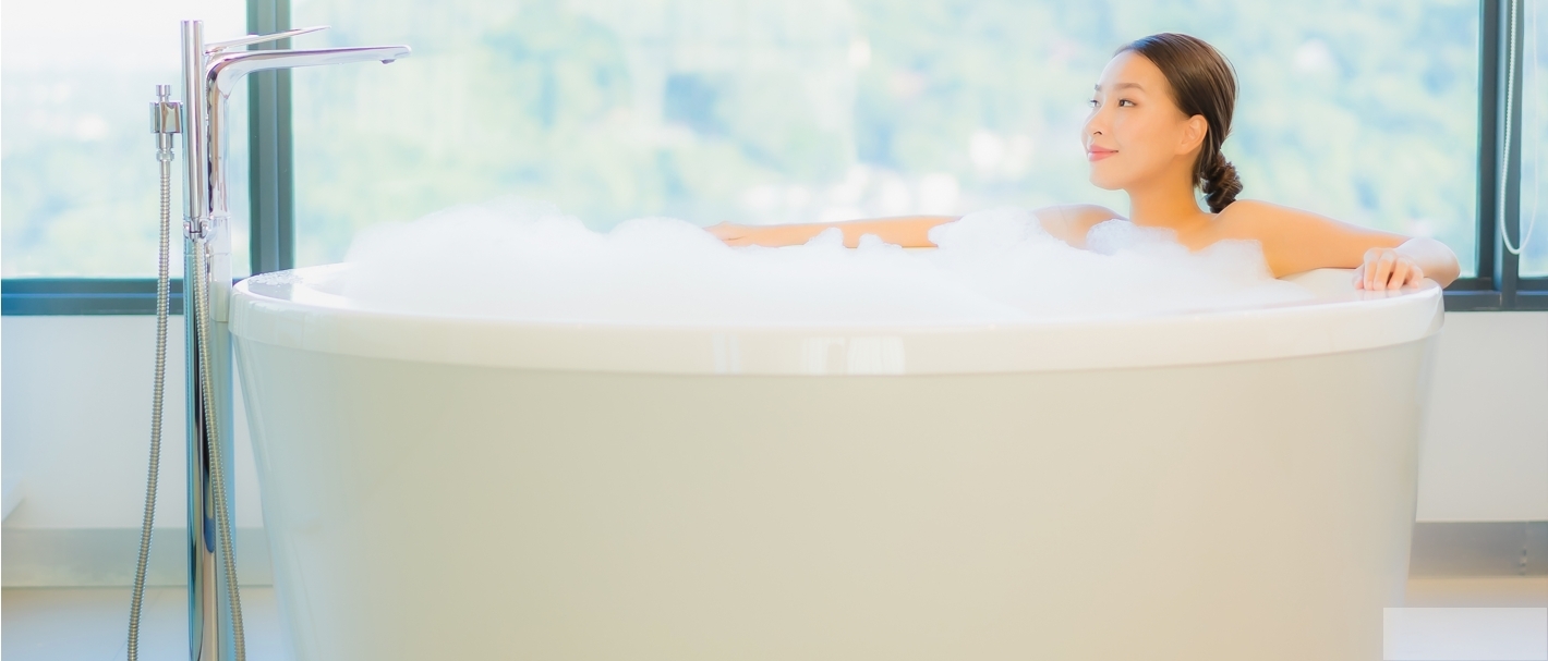 Отдых в гидромассажной ванне – идеальный способ расслабиться, снять стресс после тяжелого рабочего дня; рассказываем как выбрать идеальную ванну, по форме, материалу и количеству форсунок. 